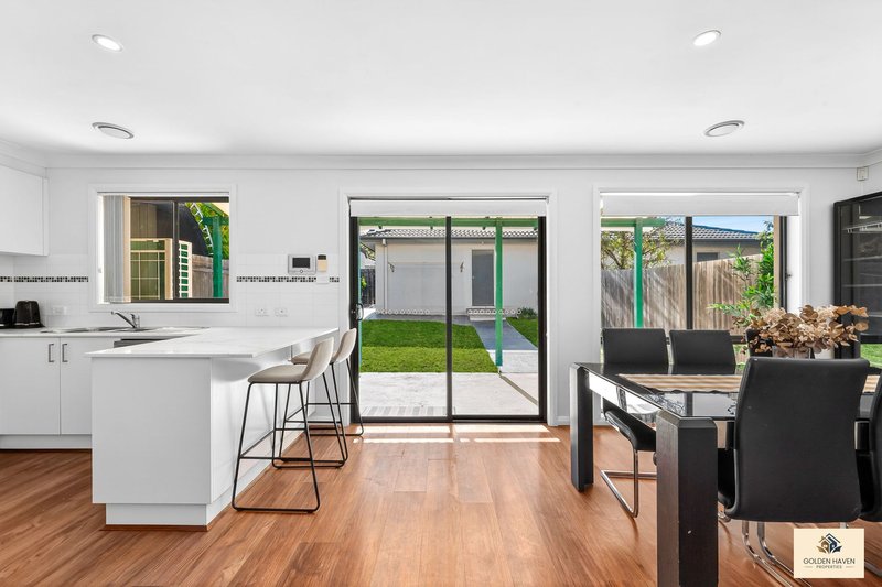 Photo - 27 Lansdown Crescent, Casey ACT 2913 - Image 9
