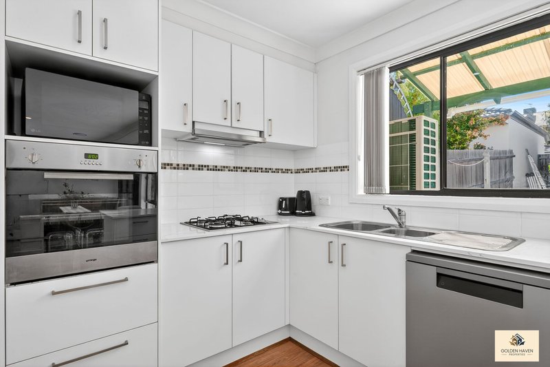 Photo - 27 Lansdown Crescent, Casey ACT 2913 - Image 10