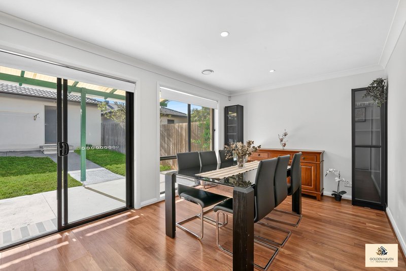 Photo - 27 Lansdown Crescent, Casey ACT 2913 - Image 12