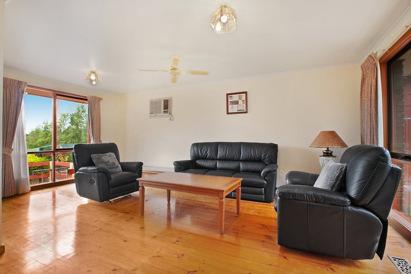 Photo - 27 Larool Avenue, St Helena VIC 3088 - Image 2