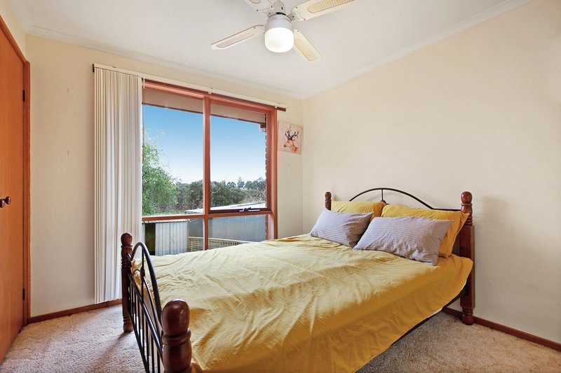 Photo - 27 Larool Avenue, St Helena VIC 3088 - Image 7