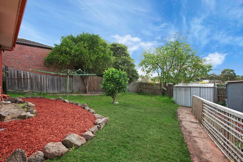 Photo - 27 Larool Avenue, St Helena VIC 3088 - Image 10