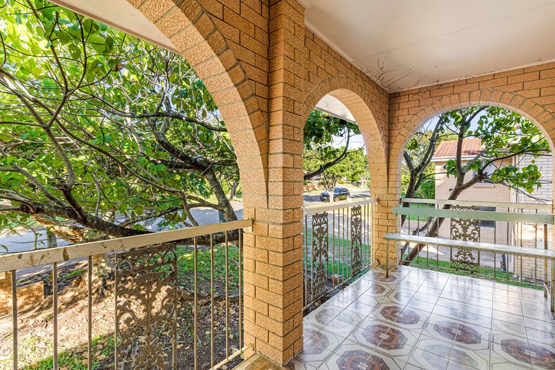 Photo - 27 Lenore Crescent, Springwood QLD 4127 - Image 12