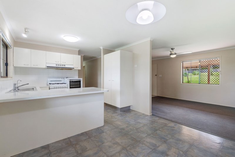 Photo - 27 Lentara Crescent, Mooloolaba QLD 4557 - Image 5