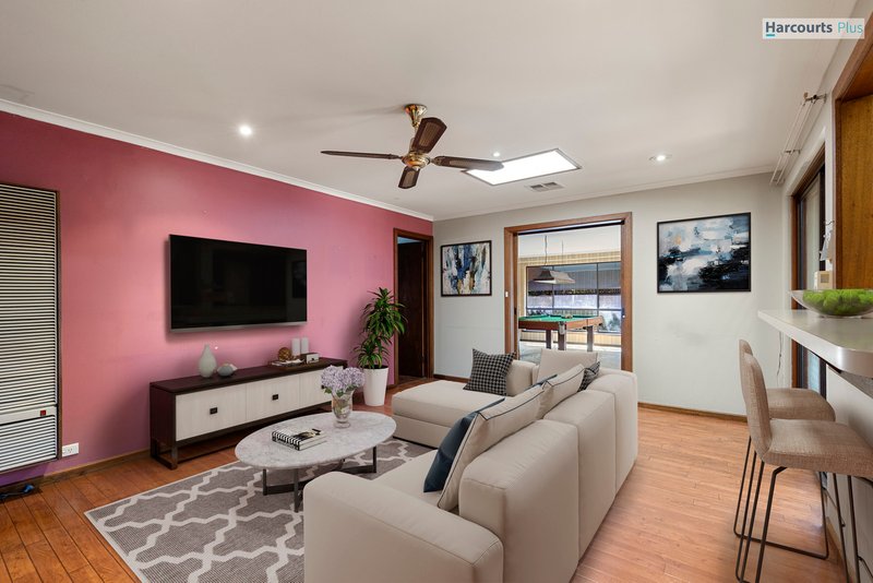 Photo - 27 Lerunna Avenue, Hallett Cove SA 5158 - Image 3