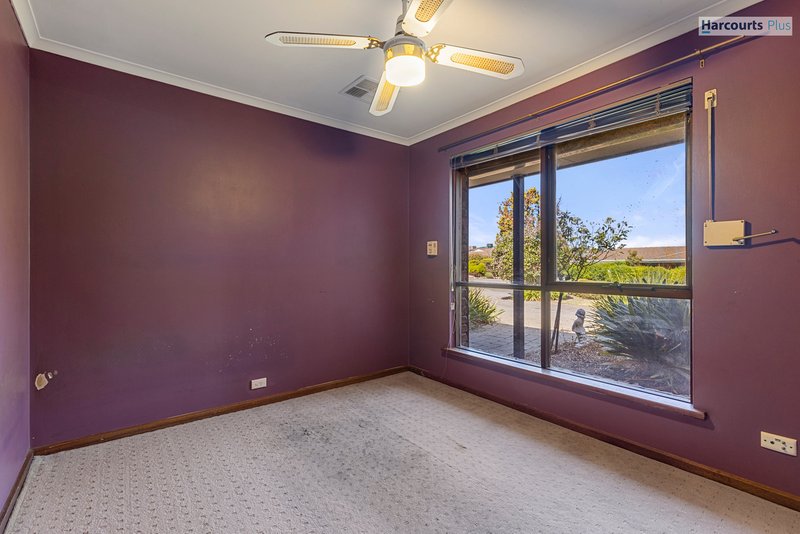 Photo - 27 Lerunna Avenue, Hallett Cove SA 5158 - Image 9