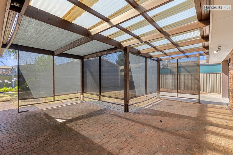 Photo - 27 Lerunna Avenue, Hallett Cove SA 5158 - Image 11