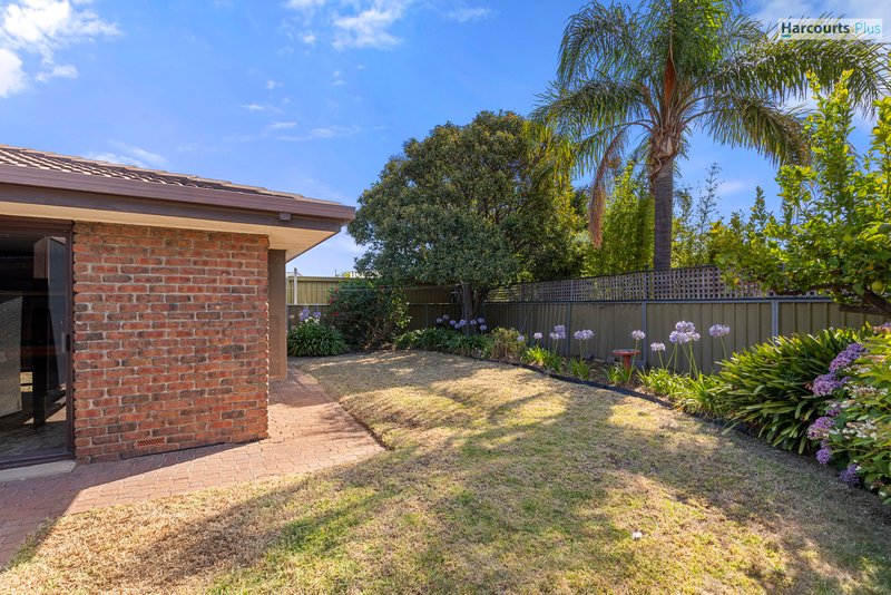 Photo - 27 Lerunna Avenue, Hallett Cove SA 5158 - Image 12