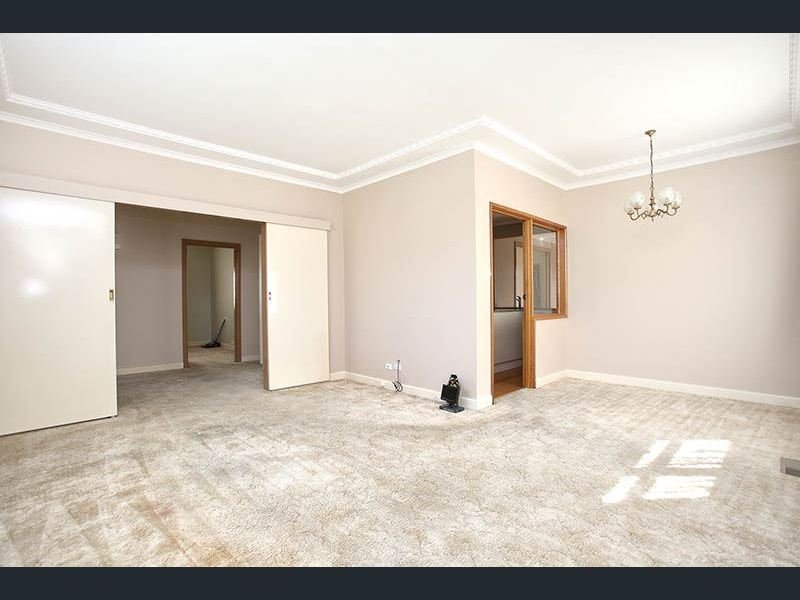 Photo - 27 Lincoln Avenue, Glen Waverley VIC 3150 - Image 5