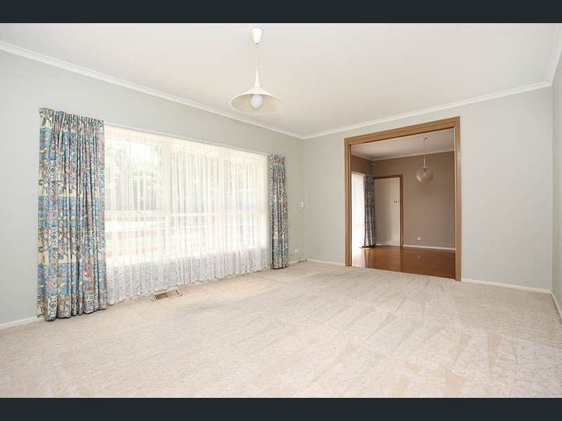 Photo - 27 Lincoln Avenue, Glen Waverley VIC 3150 - Image 6