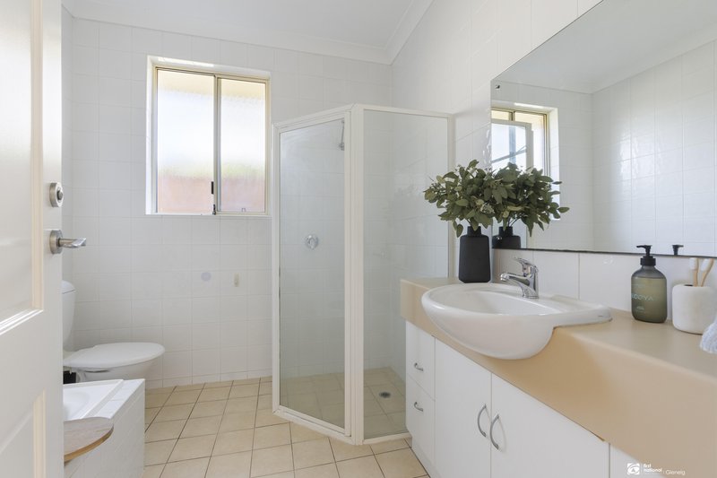 Photo - 27 Lincoln Avenue, Warradale SA 5046 - Image 11