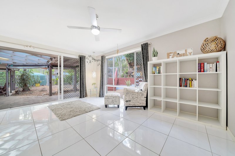 Photo - 27 Lindau Street, Edens Landing QLD 4207 - Image 6