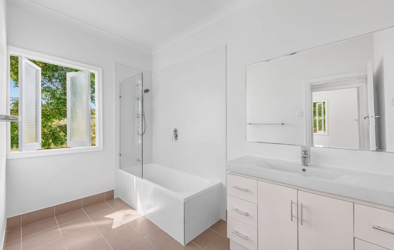 Photo - 2/7 Line Street, Woolloongabba QLD 4102 - Image 4