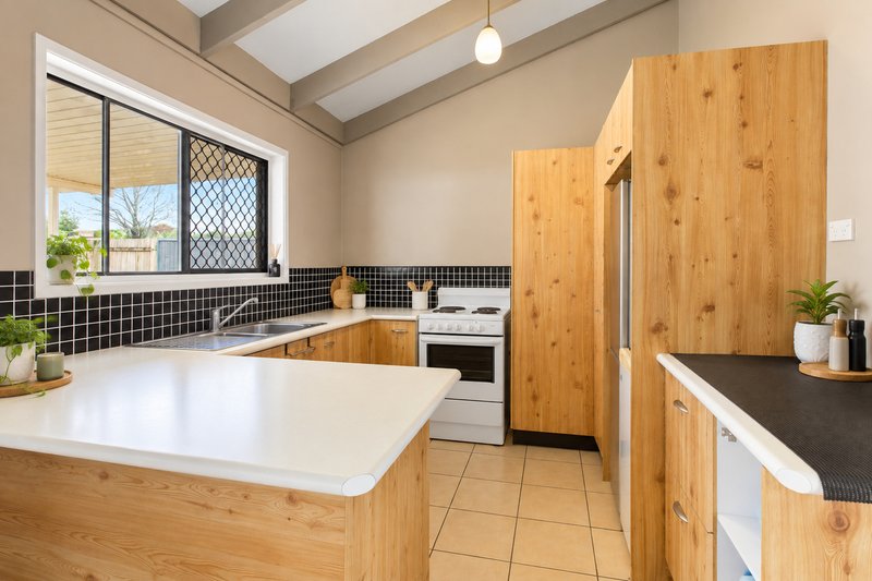 Photo - 27 Lisa Street, Deception Bay QLD 4508 - Image 3