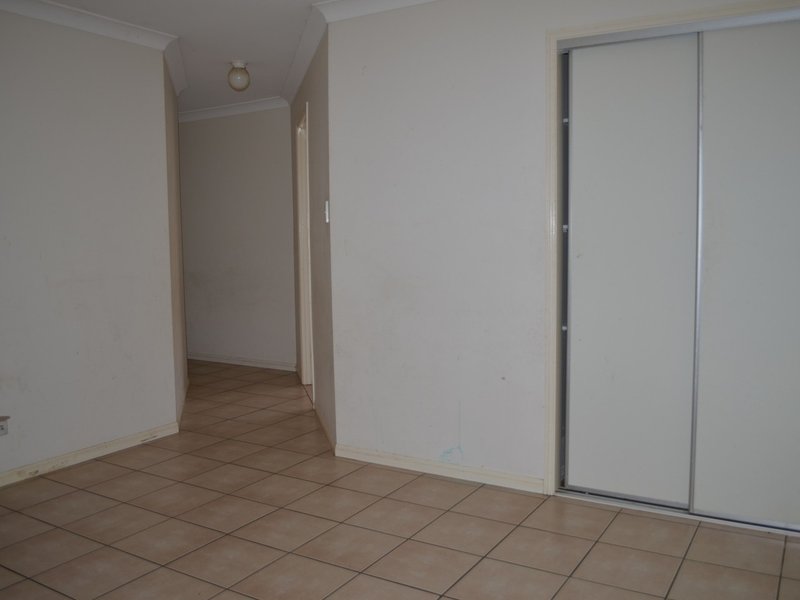 Photo - 27 Lockyer Place, Crestmead QLD 4132 - Image 7