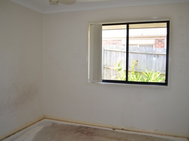 Photo - 27 Lockyer Place, Crestmead QLD 4132 - Image 8