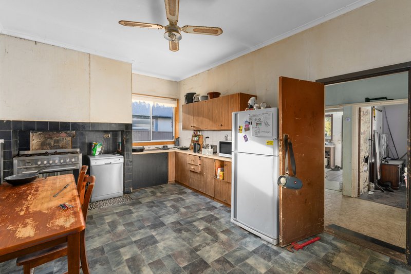 Photo - 27 Loco Street, Seymour VIC 3660 - Image 3