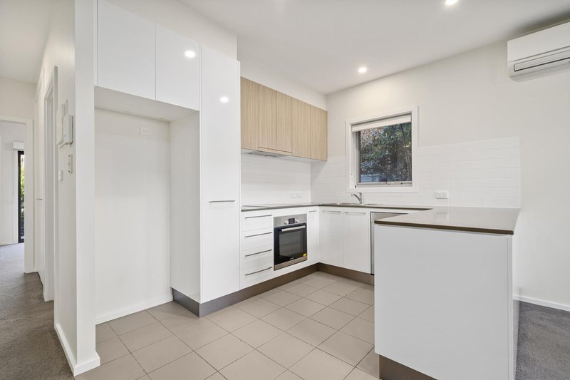 Photo - 2/7 Lowanna Street, Braddon ACT 2612 - Image 3