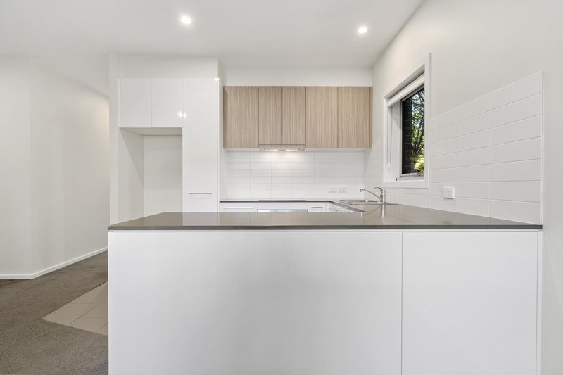 Photo - 2/7 Lowanna Street, Braddon ACT 2612 - Image 4