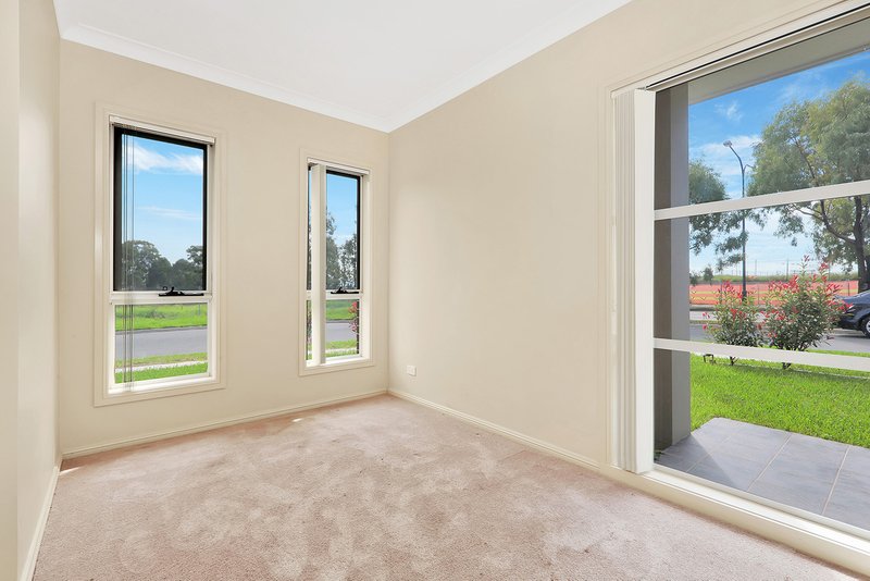 Photo - 27 Lyrebird Crescent, The Ponds NSW 2769 - Image 5