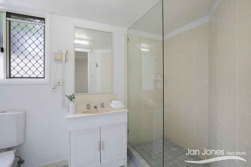 Photo - 27 Macdonnell Road, Margate QLD 4019 - Image 12