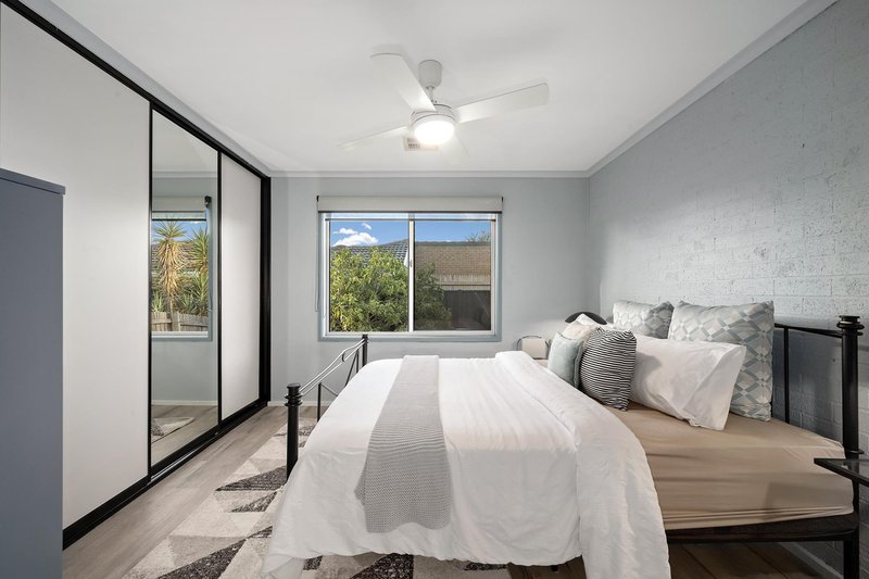 Photo - 27 Magenta Square, Amaroo ACT 2914 - Image 7