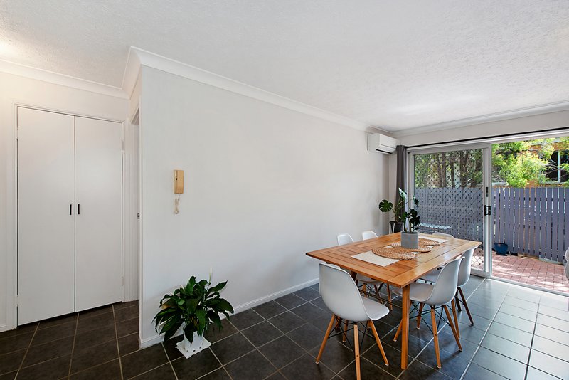 Photo - 2/7 Main Avenue, Coorparoo QLD 4151 - Image 3