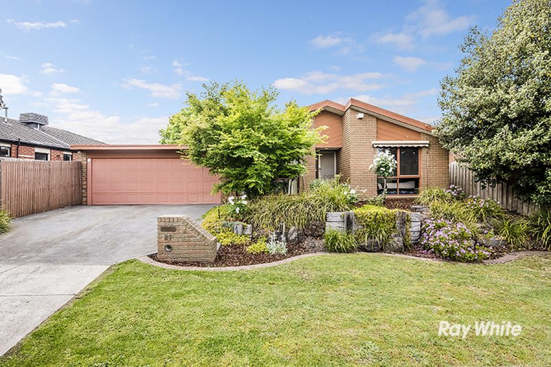 27 Maltravers Crescent, Cranbourne North VIC 3977