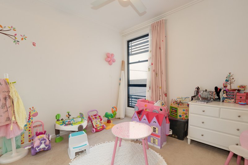 Photo - 27 Manhattan Avenue, Robina QLD 4226 - Image 8