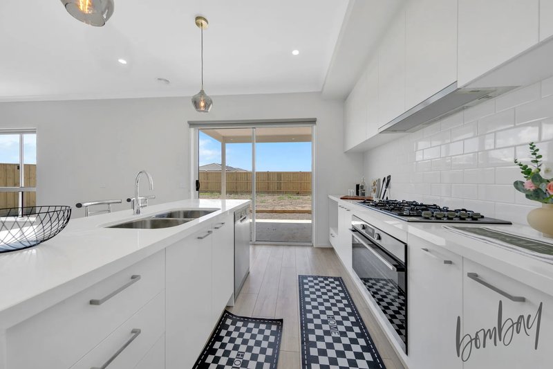 Photo - 27 Mannagum Drive, Beveridge VIC 3753 - Image 2