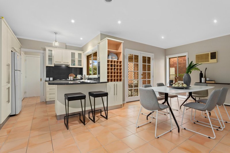 Photo - 27 Manning Clark Road, Mill Park VIC 3082 - Image 3