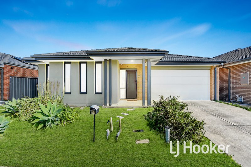 Photo - 27 Marwedel Avenue, Clyde North VIC 3978 - Image 1