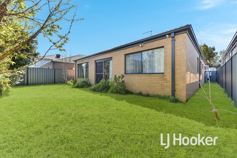 Photo - 27 Marwedel Avenue, Clyde North VIC 3978 - Image 14