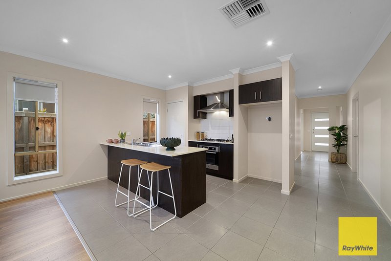 Photo - 27 Mazel Drive, Tarneit VIC 3029 - Image 6