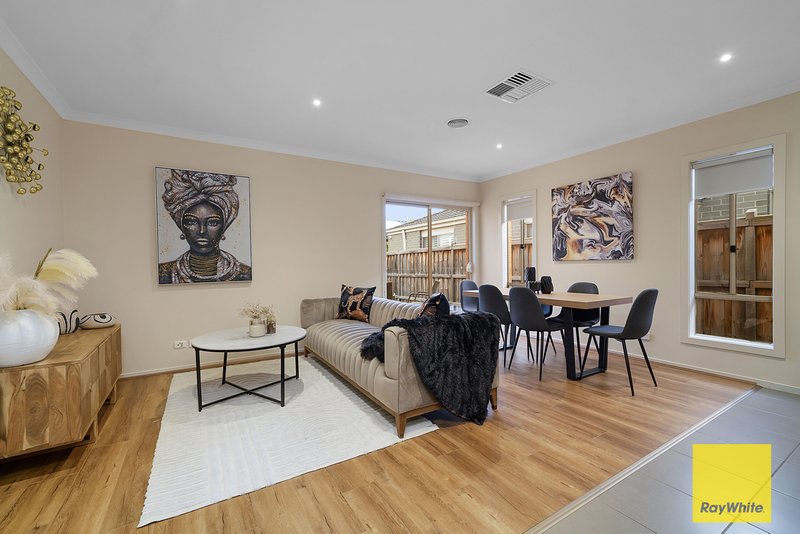 Photo - 27 Mazel Drive, Tarneit VIC 3029 - Image 11