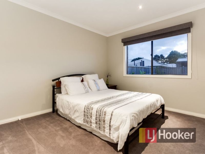 Photo - 27 Mccallum Drive, Cranbourne East VIC 3977 - Image 11