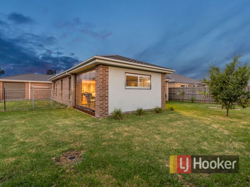 Photo - 27 Mccallum Drive, Cranbourne East VIC 3977 - Image 15