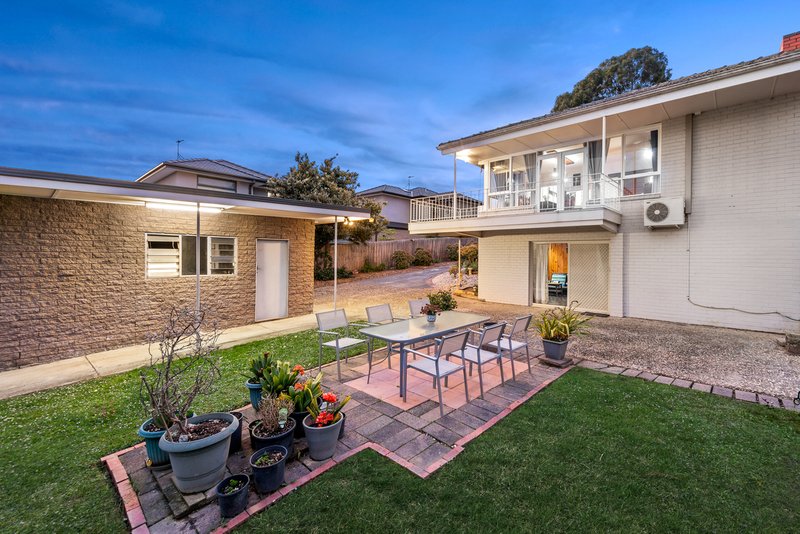 Photo - 27 Mccubbin Street, Burwood VIC 3125 - Image 15