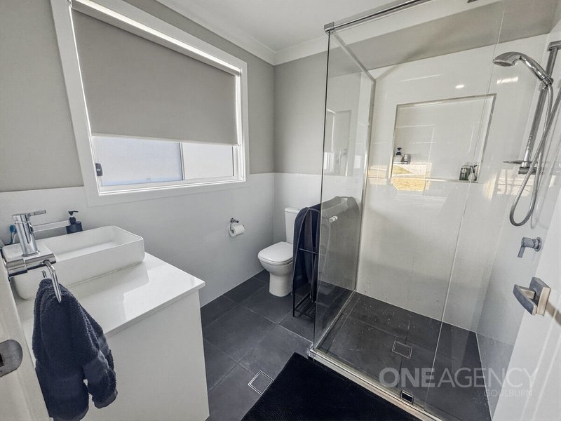 Photo - 27 Mcgrath Place, Goulburn NSW 2580 - Image 7