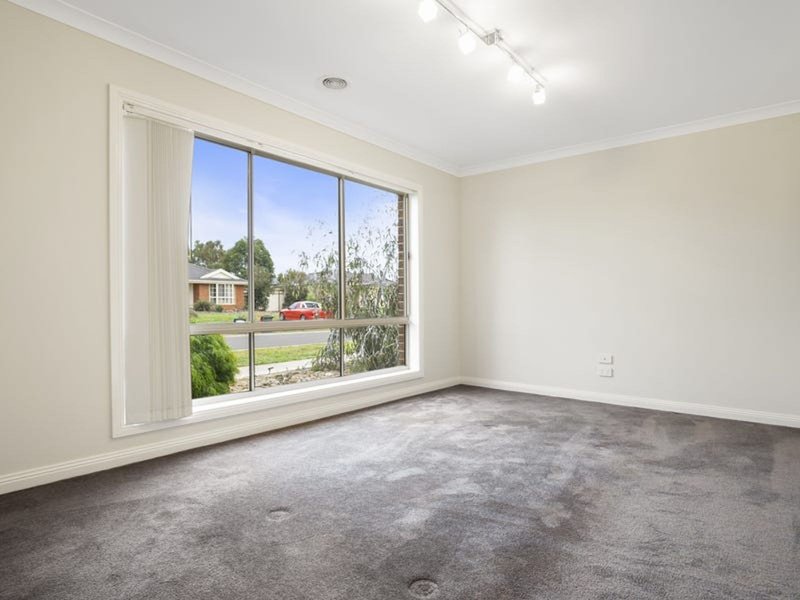 Photo - 27 Mclennan Avenue, Maddingley VIC 3340 - Image 4