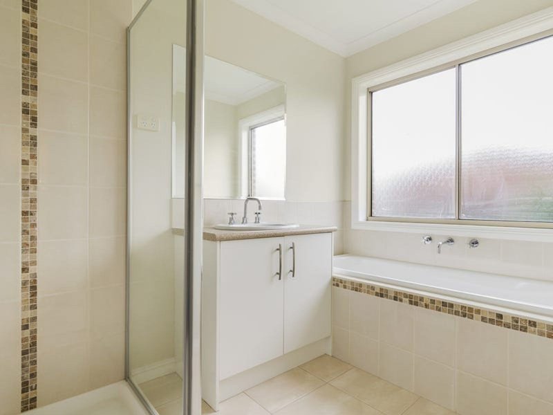 Photo - 27 Mclennan Avenue, Maddingley VIC 3340 - Image 5
