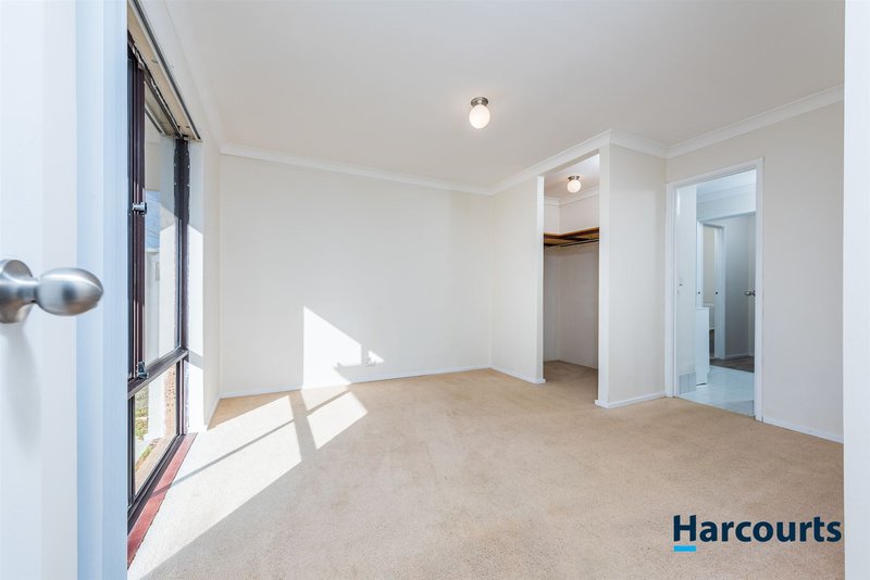 Photo - 27 Meadow Place, Quinns Rocks WA 6030 - Image 2