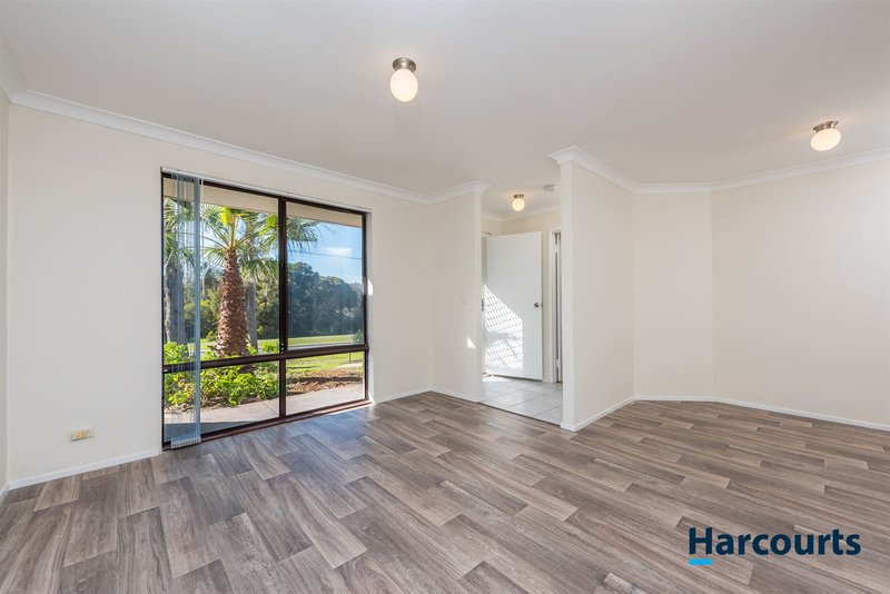 Photo - 27 Meadow Place, Quinns Rocks WA 6030 - Image 4