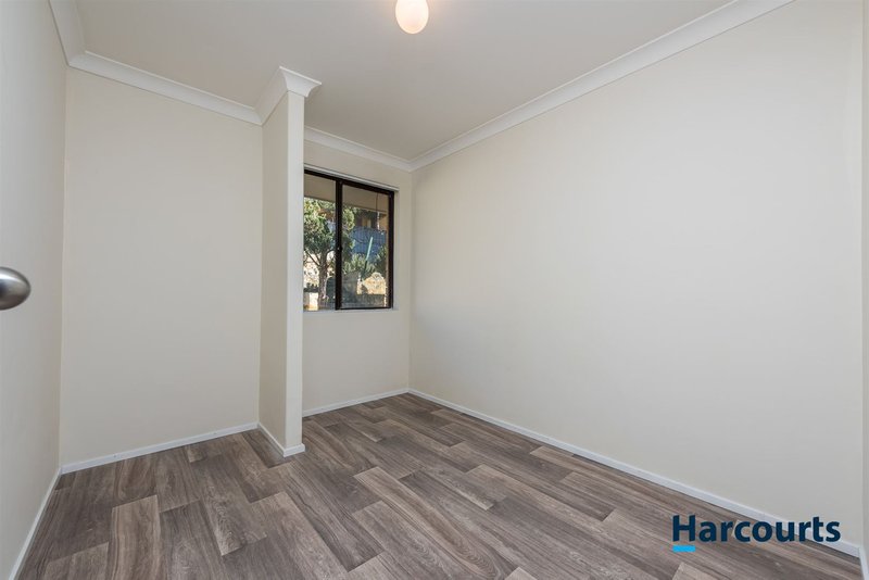 Photo - 27 Meadow Place, Quinns Rocks WA 6030 - Image 6