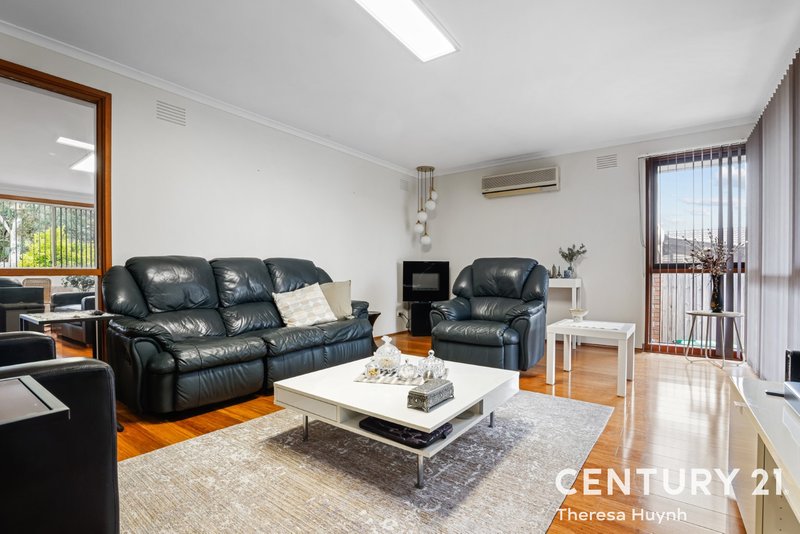 Photo - 27 Mildura Crescent, Endeavour Hills VIC 3802 - Image 2