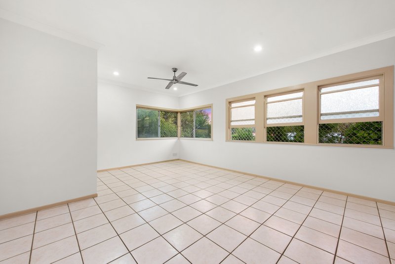 Photo - 27 Mimosa Street, Mitchelton QLD 4053 - Image 2