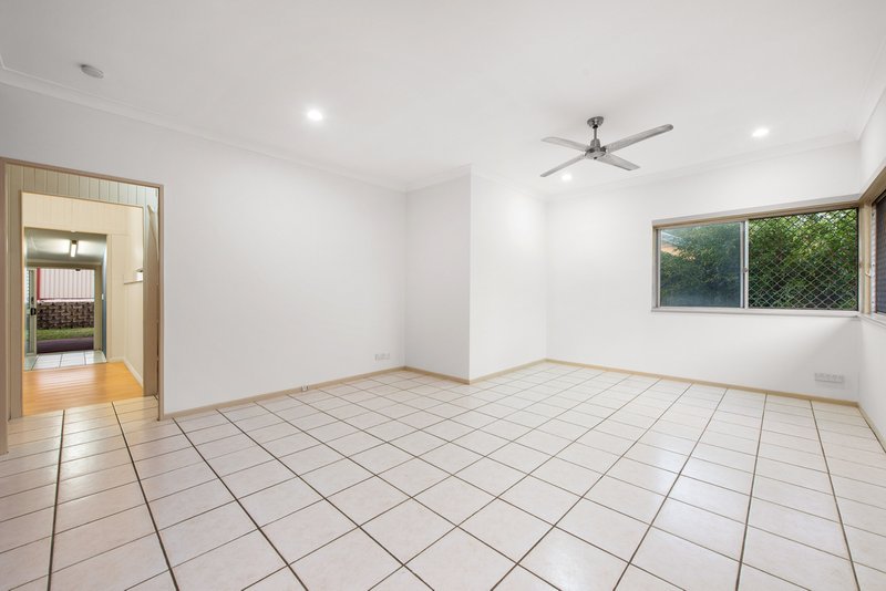 Photo - 27 Mimosa Street, Mitchelton QLD 4053 - Image 3