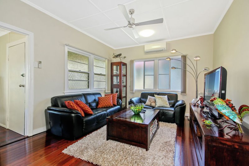 Photo - 27 Minore Street, Chermside QLD 4032 - Image 2