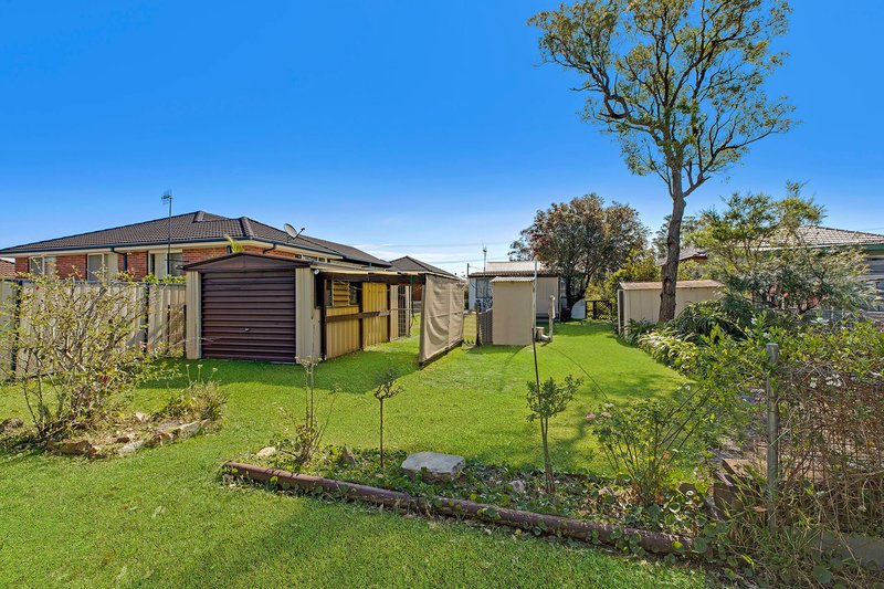 Photo - 27 Mirreen Avenue, Davistown NSW 2251 - Image 7