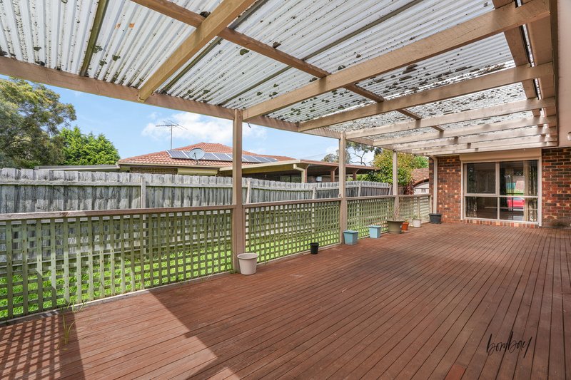 Photo - 27 Mitford Crescent, Craigieburn VIC 3064 - Image 14